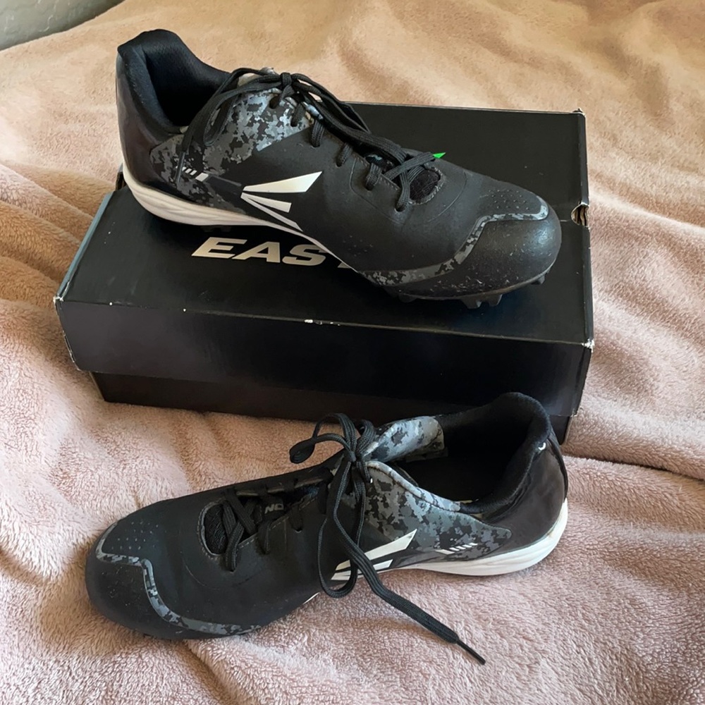 Easton MAKO Cleats (Black/Camo)